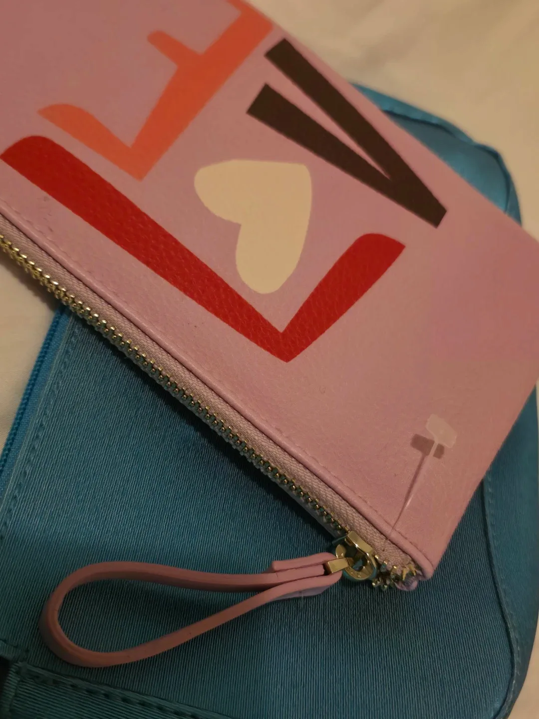 4 Cosmetic Bags: Ipsy, Shiseido & Estee Lauder more. image indicator(4)