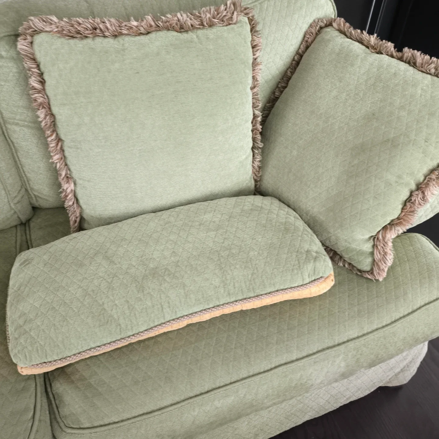 Comfortable 3-Seater Sofa – Excellent Condition image indicator(8)