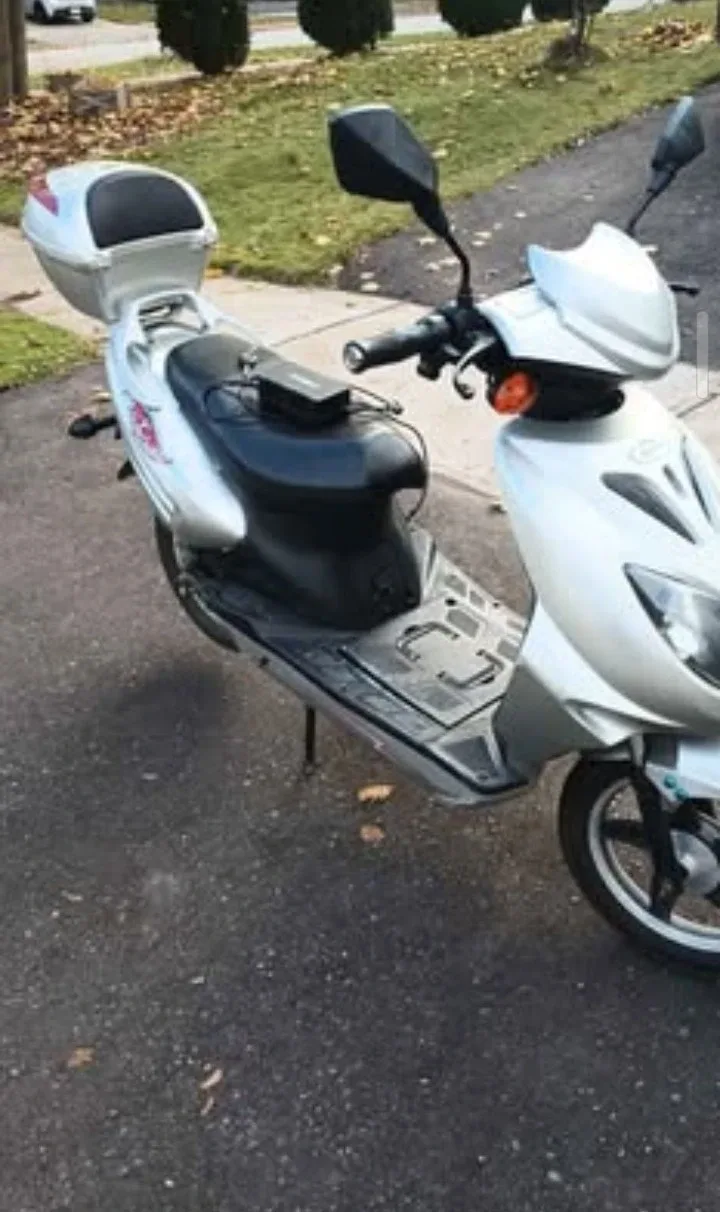 Silver E-Bike Scooter image indicator(4)