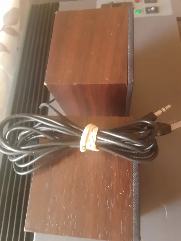 Pair Philips SPA2037 Multimedia Speakers 2.0 image indicator(3)