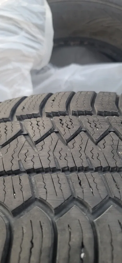 225 60 18 Eagle Enforcer All Weather Tires - Set of 4 image indicator(5)