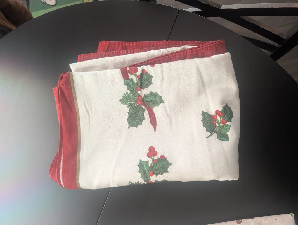 Christmas Tablecloths