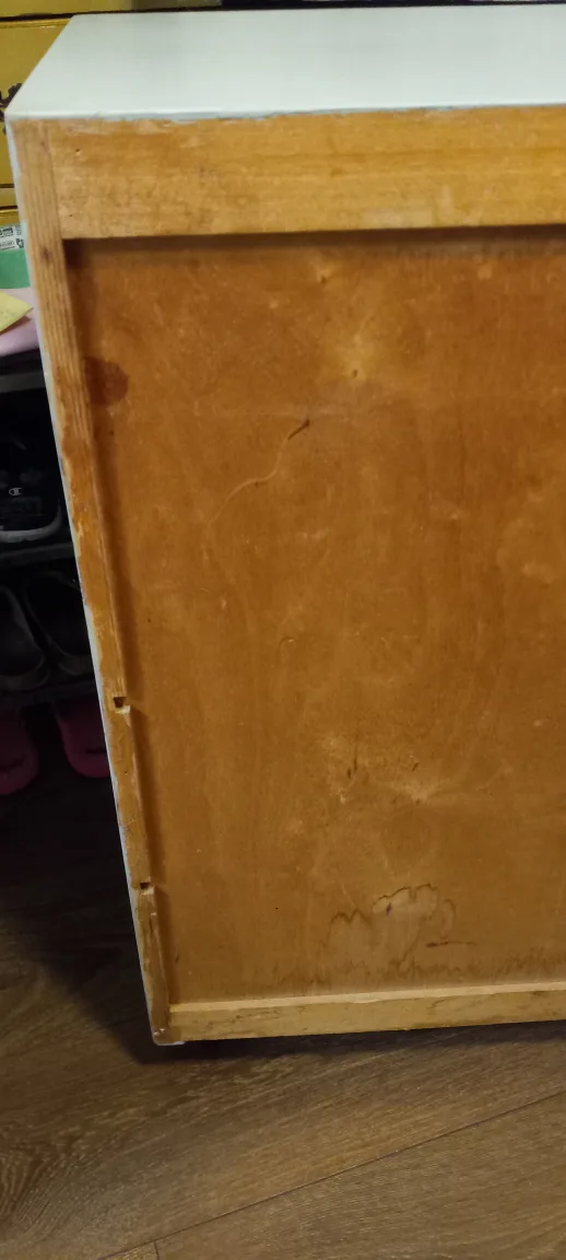 Cabinet with Gold Trim image indicator(5)