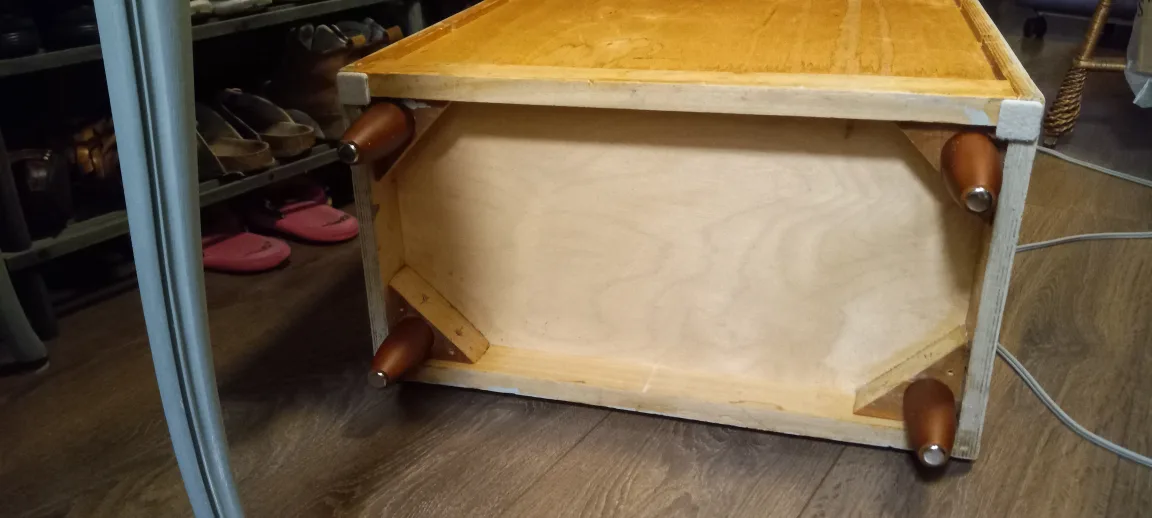 Cabinet with Gold Trim image indicator(6)