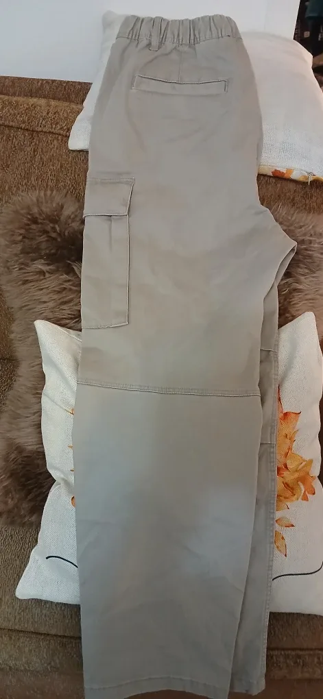 H&M Regular Fit Cargo Pants - Size M image indicator(2)