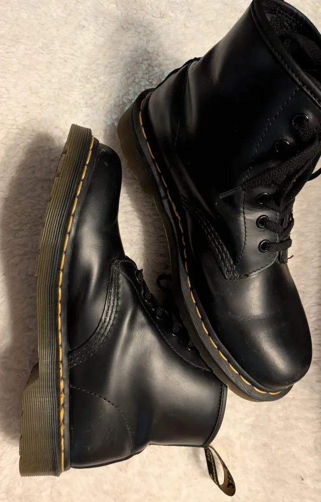 Dr. Martens Black Leather Boots sz 38 Excellent condition image indicator(2)