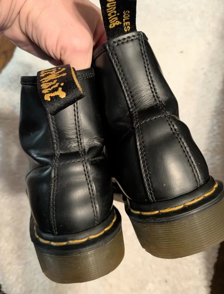 Dr. Martens Black Leather Boots sz 38 Excellent condition image indicator(5)