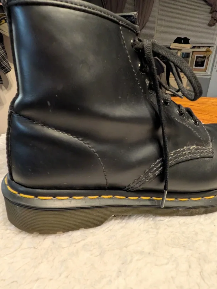 Dr. Martens Black Leather Boots sz 38 Excellent condition image indicator(7)