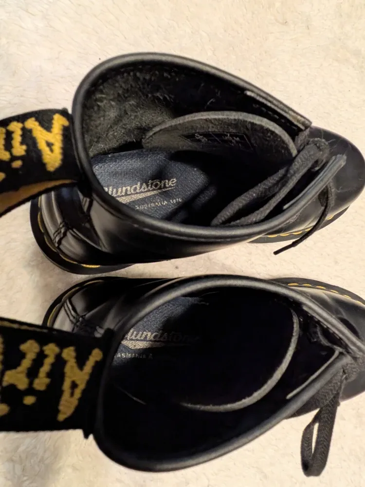 Dr. Martens Black Leather Boots sz 38 Excellent condition image indicator(9)