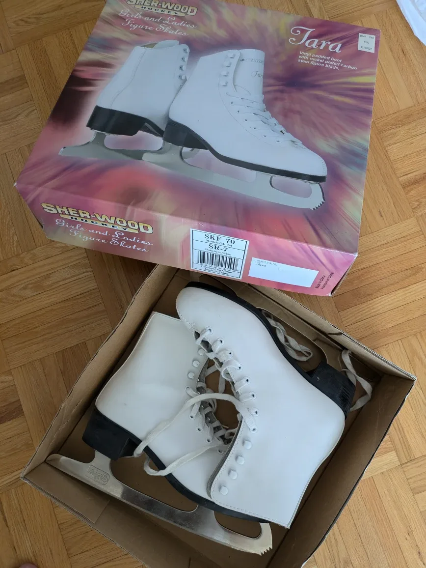 Women's ice skates size 7.5