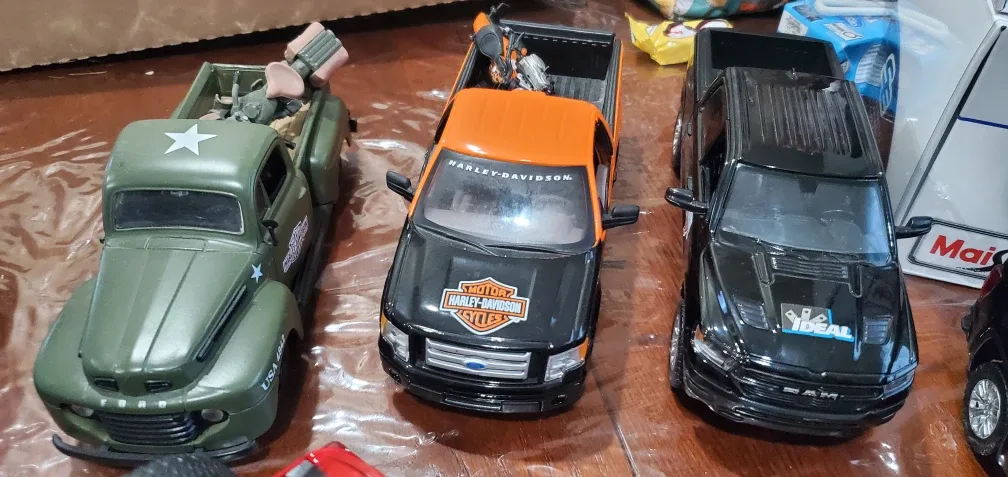 Diecast cars 1/18, 1/24 image indicator(6)