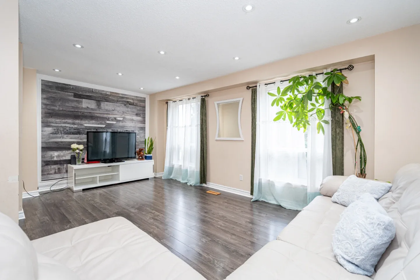 Townhouse to rent 3 bedrooms image indicator(8)