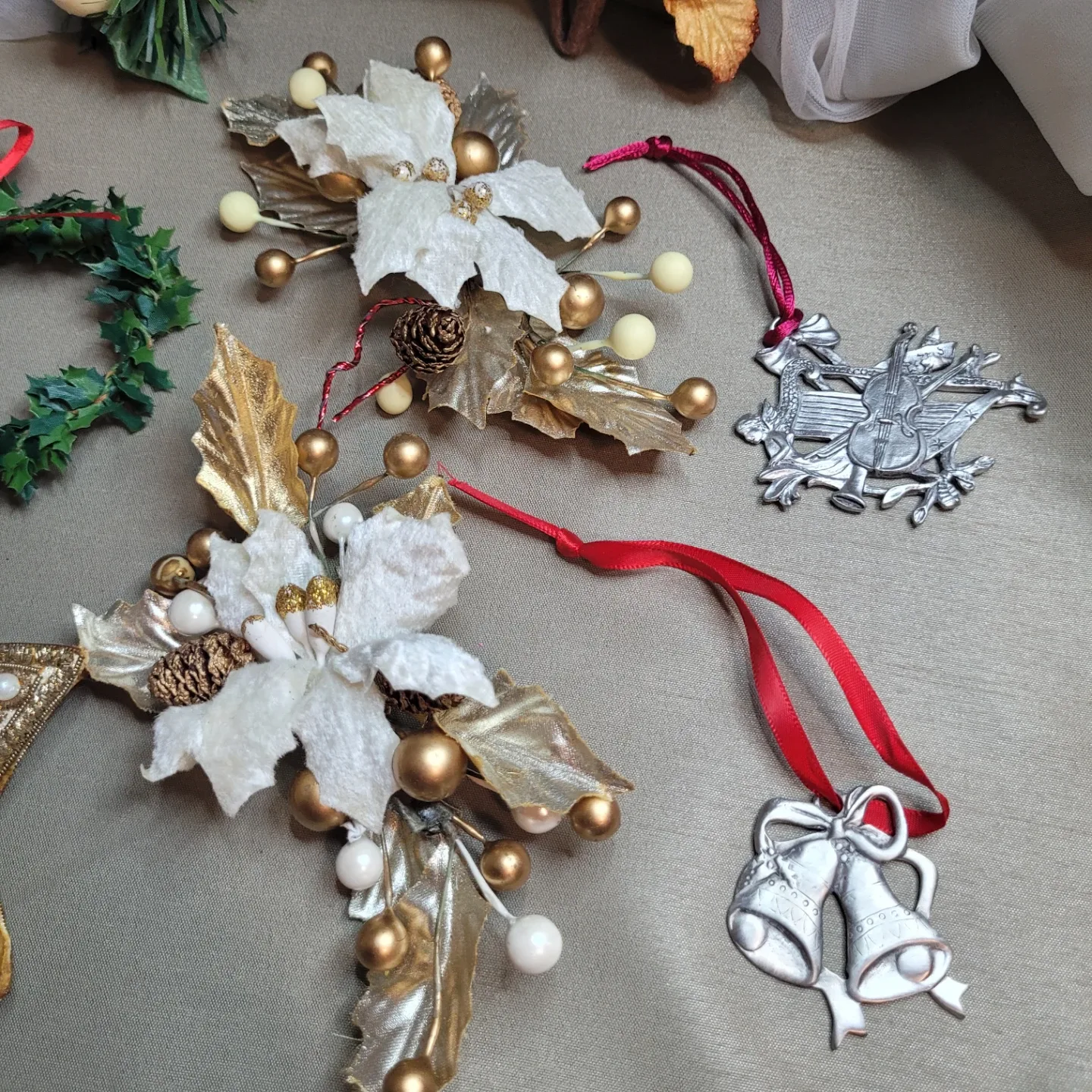 Mix Misc lot of 10 Holiday Christmas Ornaments Decoration image indicator(2)