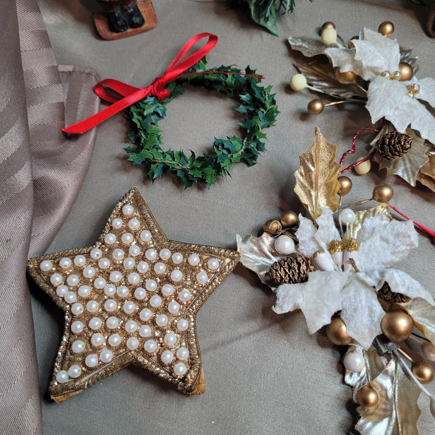 Mix Misc lot of 10 Holiday Christmas Ornaments Decoration image indicator(4)