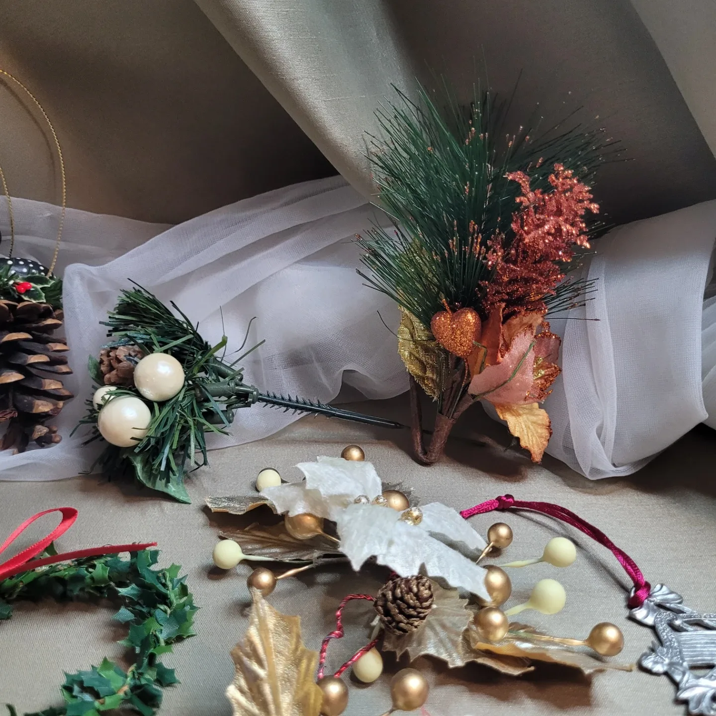 Mix Misc lot of 10 Holiday Christmas Ornaments Decoration image indicator(5)