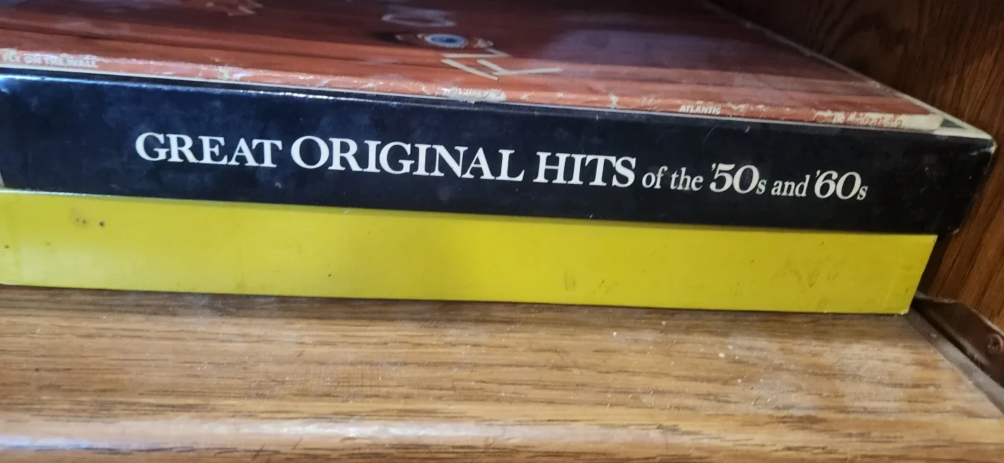 Ford Mustang Record Player & Vinyl Records image indicator(10)