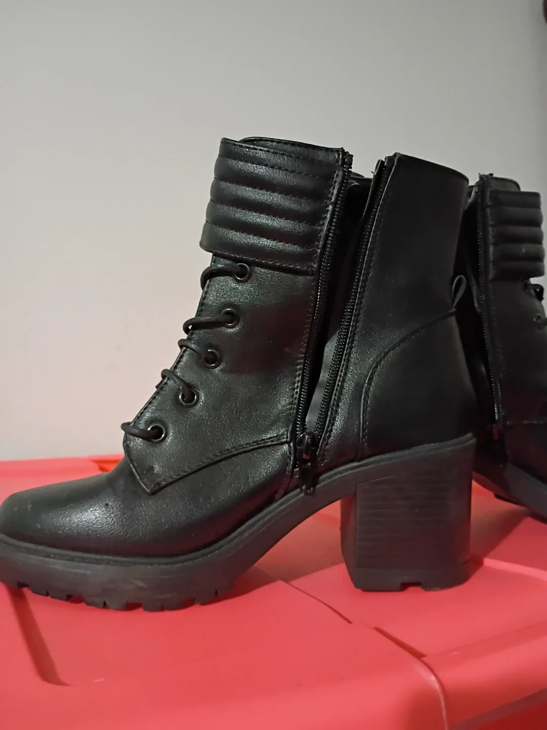 Size 7.5 Shoedazzle Boots image indicator(2)