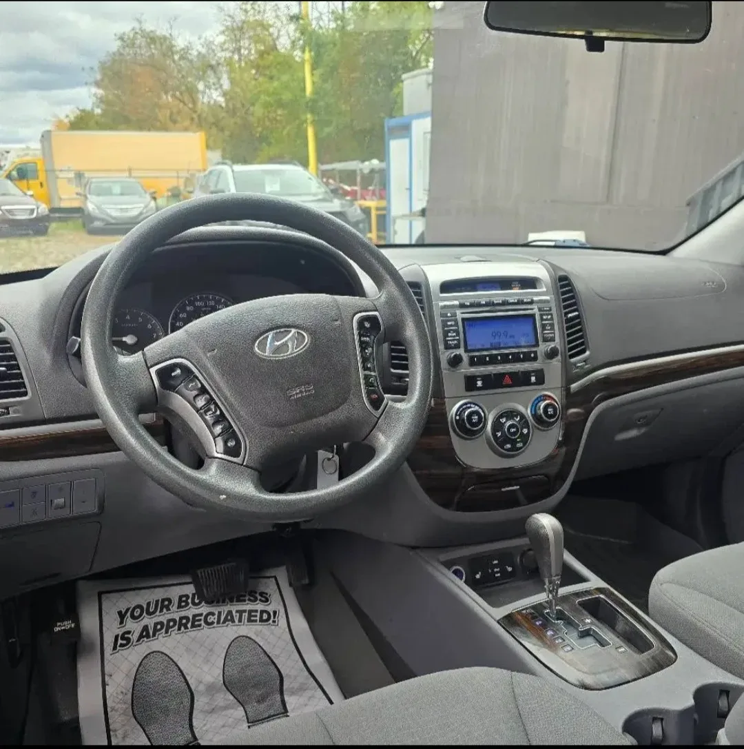 Lease-to-own white Hyundai Santa Fe. image indicator(9)