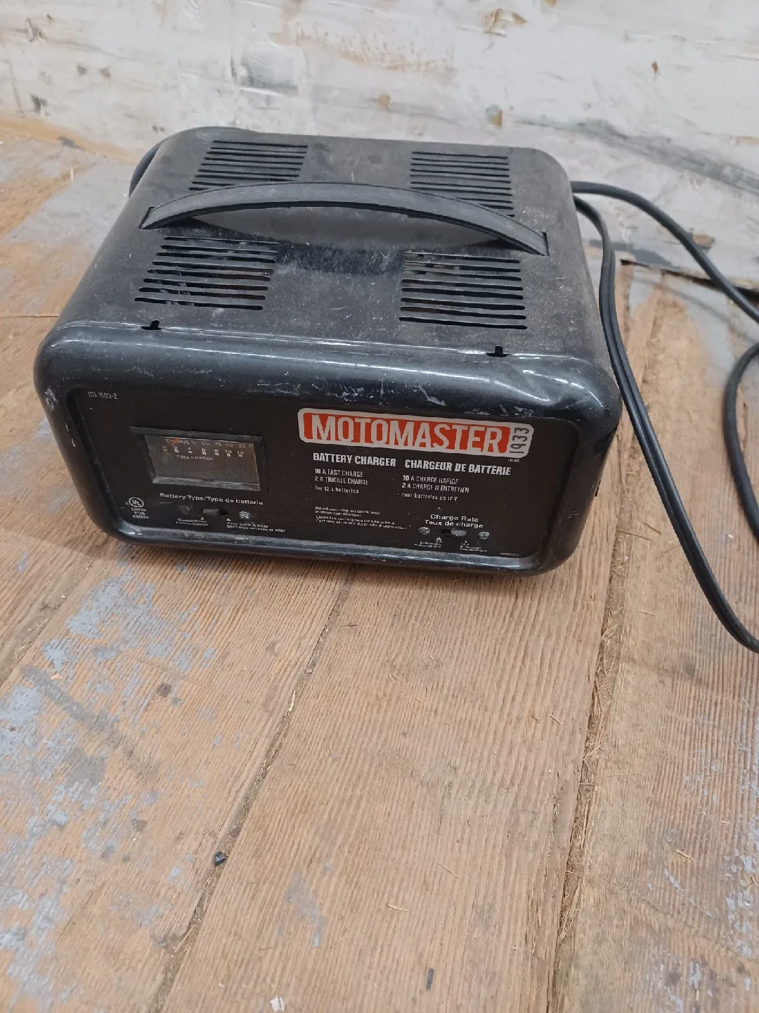 MotoMaster Battery Charger