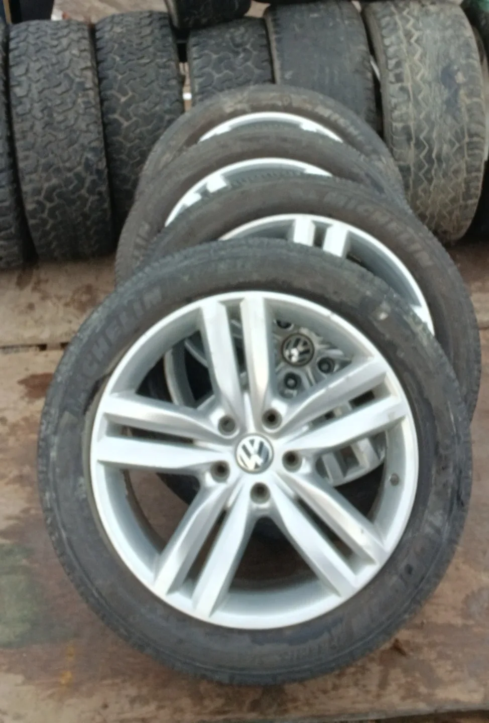 Volkswagen Touareg 20" Alloy Wheel Rim & Pirelli Tire image indicator(2)