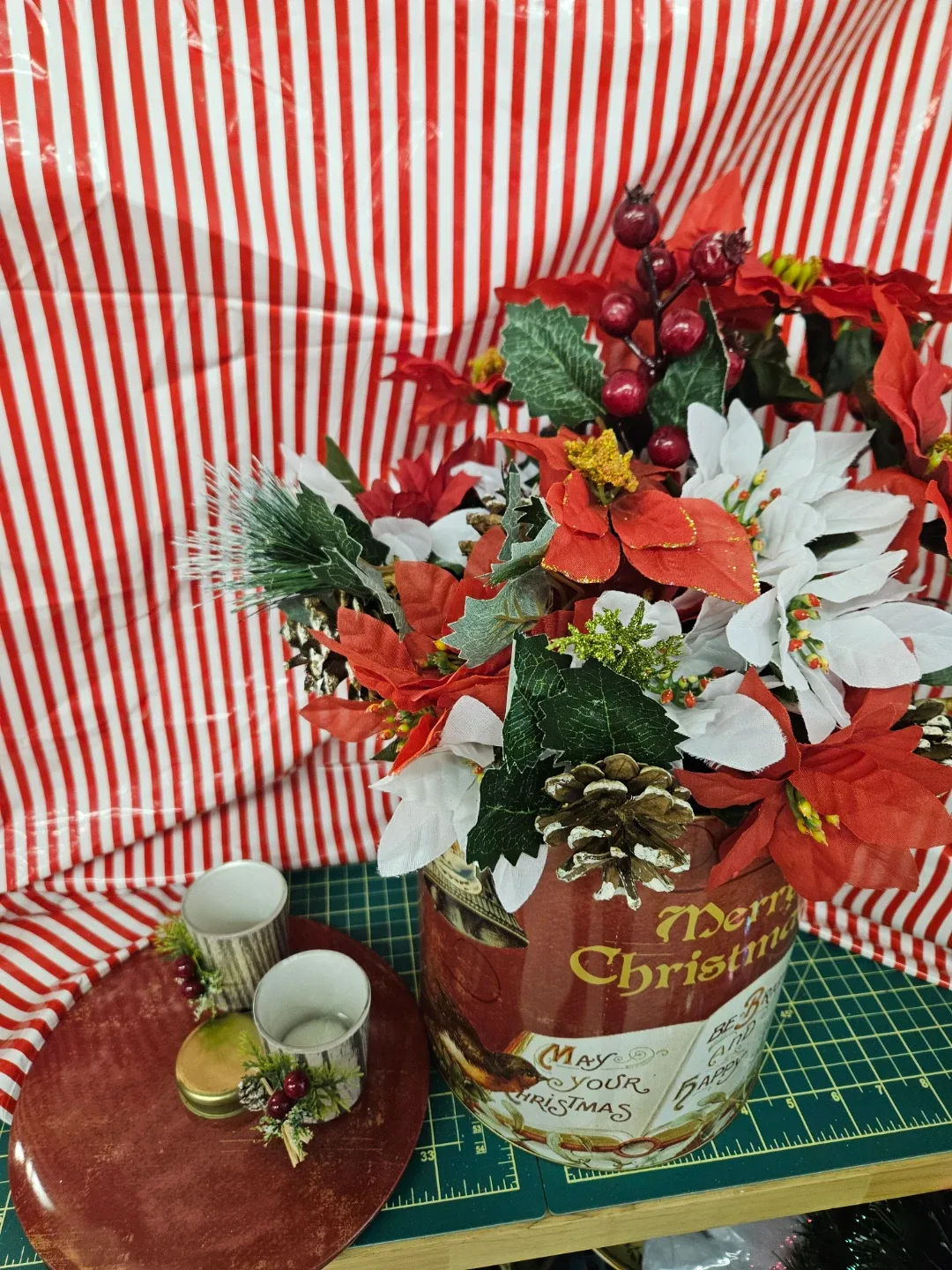 Christmas Floral Arrangement image indicator(2)