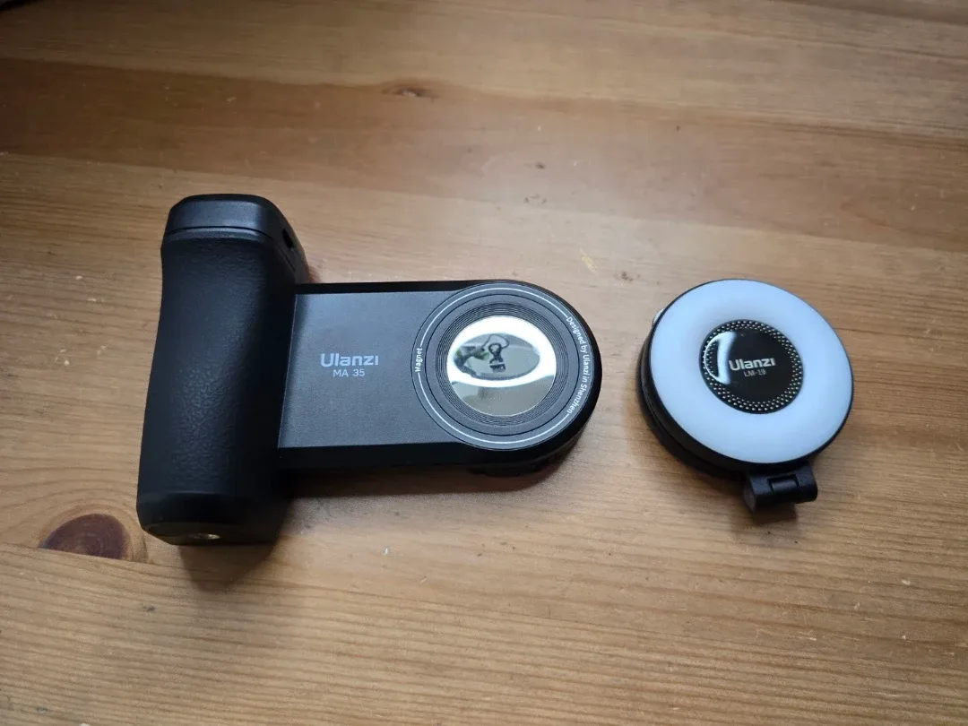 Ulanzi MA35 Magnetic Phone Grip and light