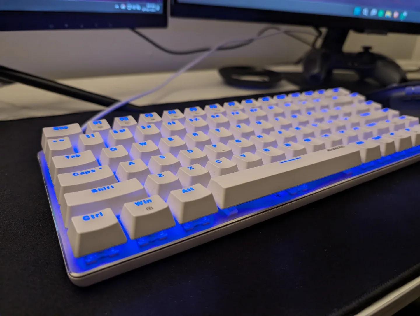 Ajazz AK33 82-Key Mechanical Keyboard - White image indicator(4)