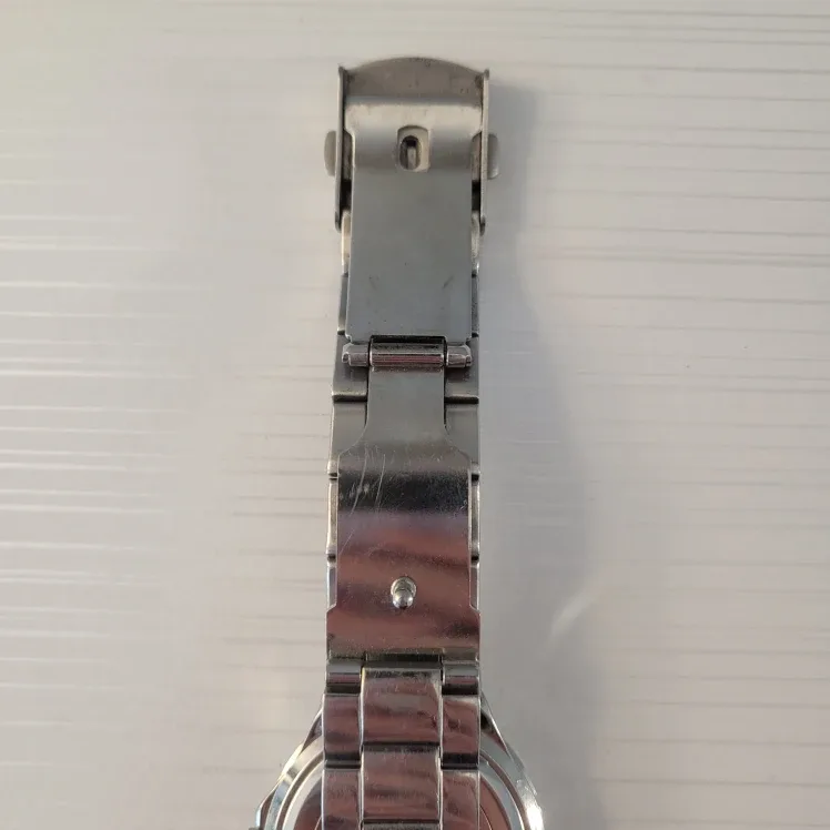 Gently Used! Guess Silver Chronograph Watch - Quick Pickup!🚀 image indicator(7)