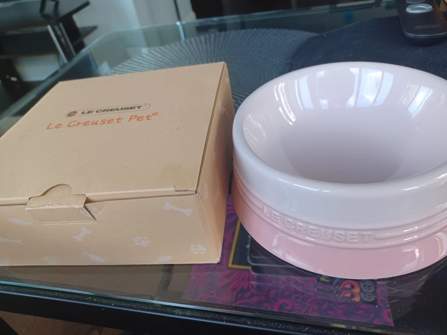 BRAND NEW in BOX Le Creuset Pet Bowl - Shell Pink, Medium - photo 3