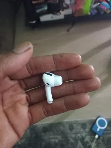 left airpod pro image indicator(3)