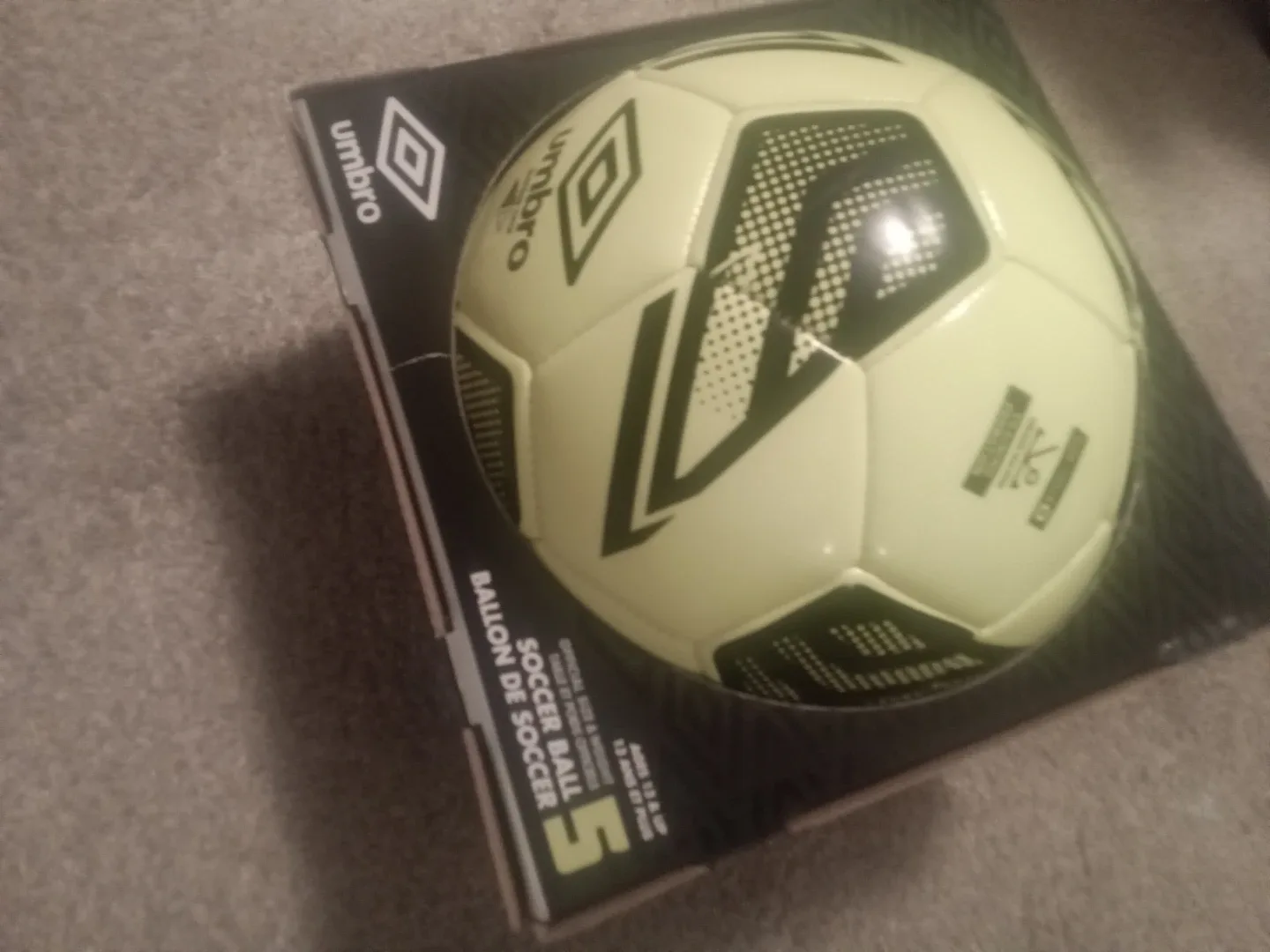 Umbro Soccer Ball Size 5 - New in Box! image indicator(3)
