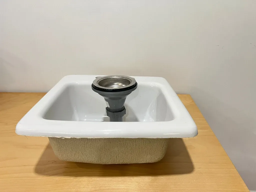 White Ceramic Sink with Drain image indicator(2)
