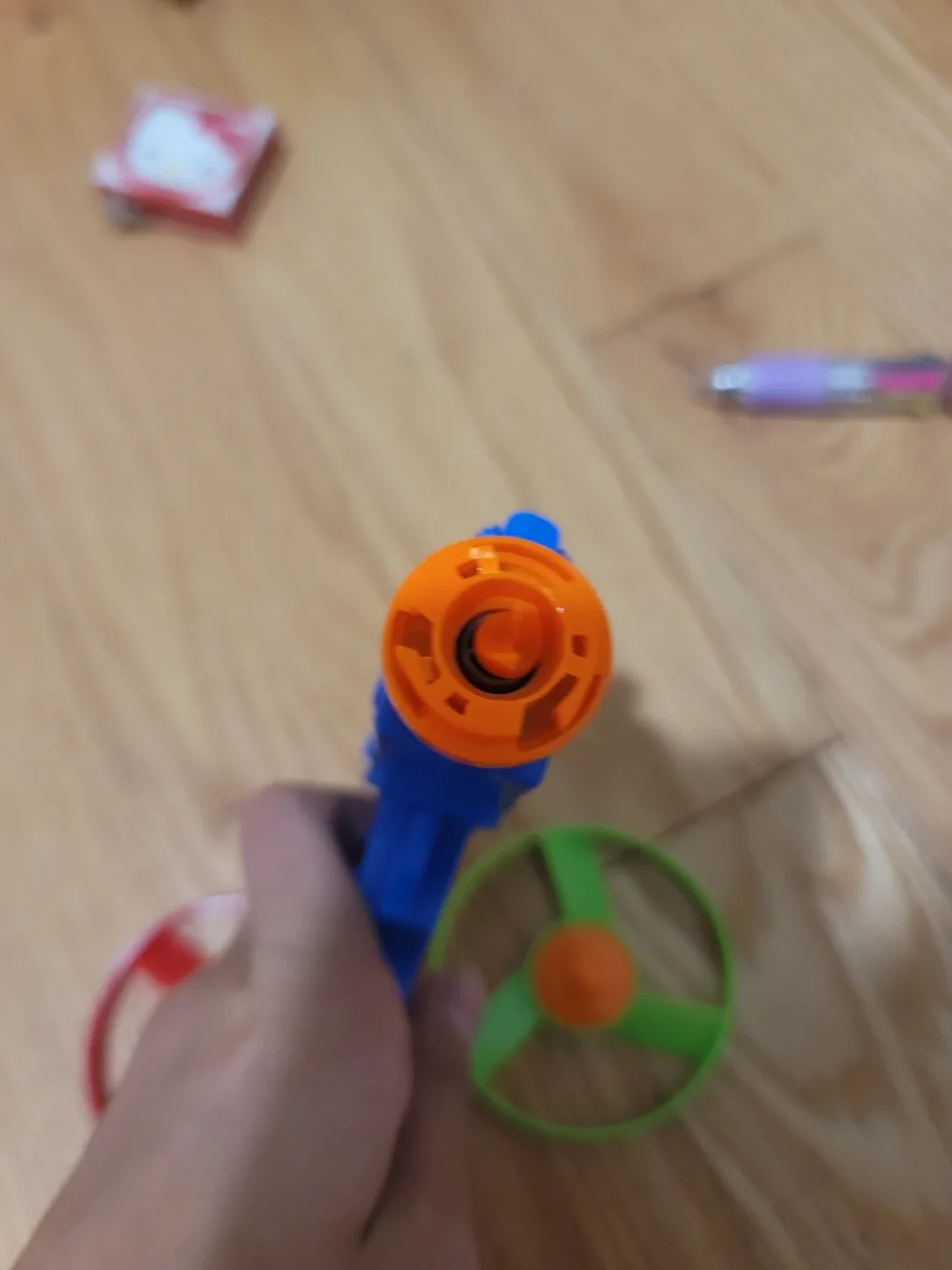 Toy Gun with Spinning Discs image indicator(2)