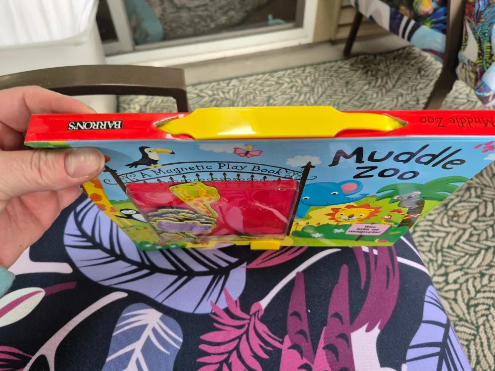 Barron's Muddle Zoo Magnetic Play Book image indicator(3)