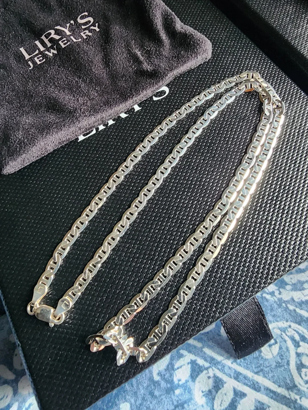 Silver Chains & Pendant image indicator(3)