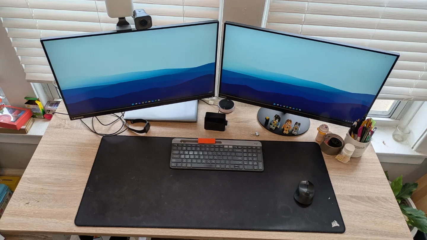 Big desk with metal frame. image indicator(2)