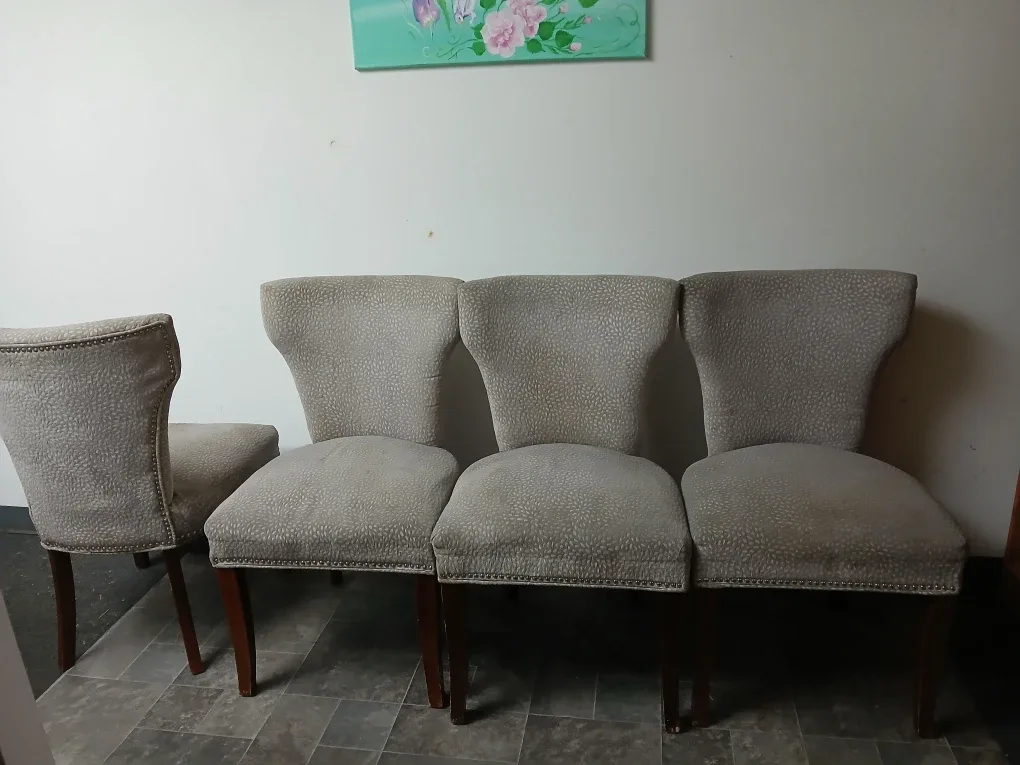 4 butifull  chears thumbnail