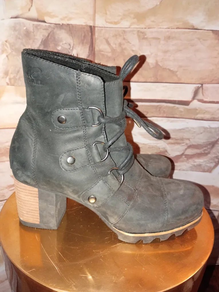 Sorel Black Leather Heeled Ankle Boots sz 9 thumbnail