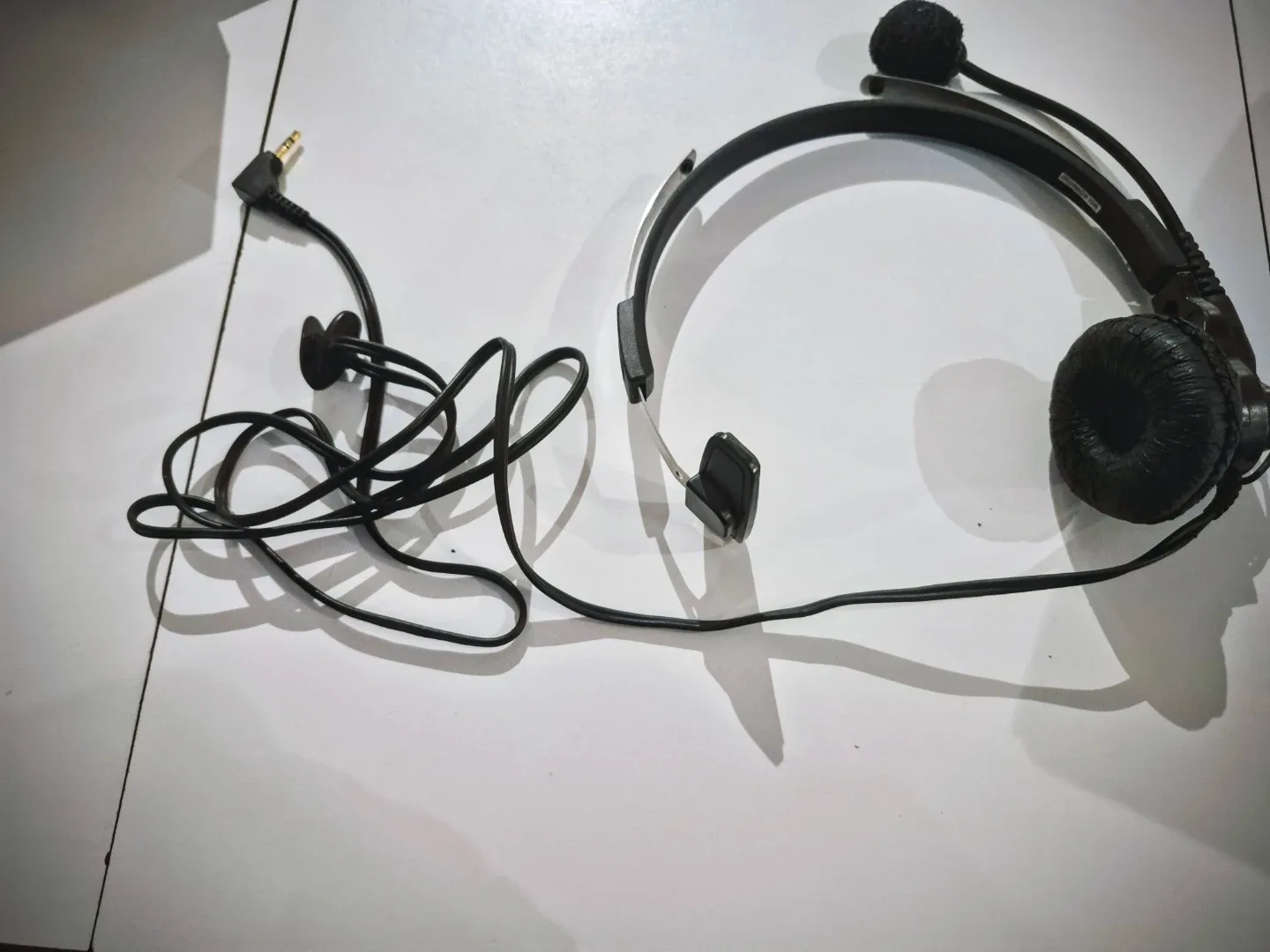 Headset with Microphone image indicator(2)