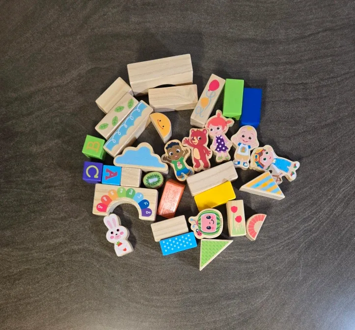 Cocomelon 30-Piece Wooden Block Set image indicator(3)