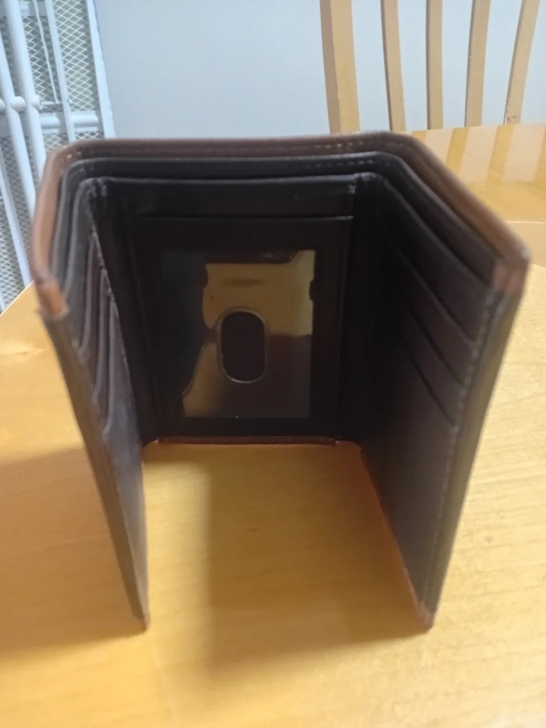 Dakota Brown Leather Wallet image indicator(2)