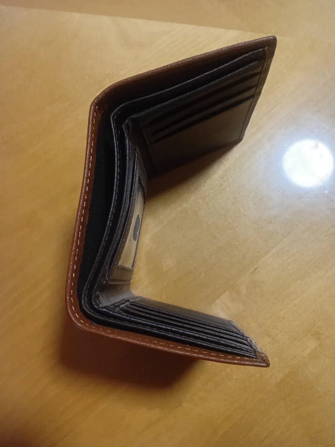 Dakota Brown Leather Wallet image indicator(3)