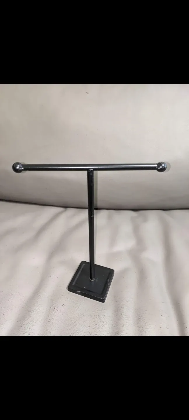 Black Metal Jewelry Stand thumbnail