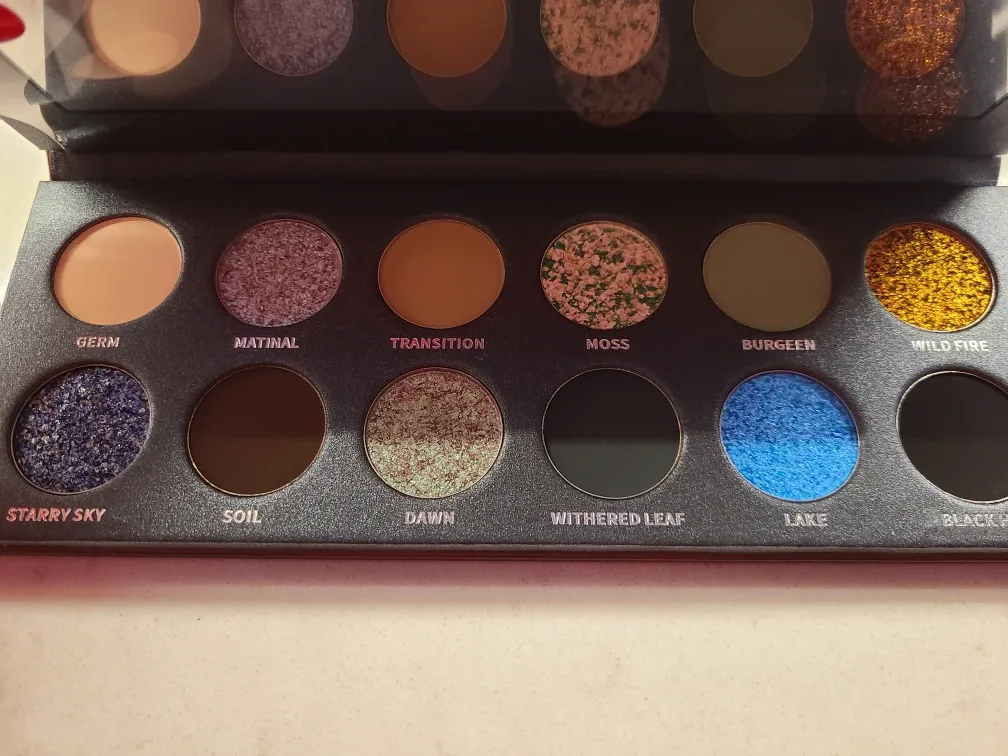 Kryptein Cosmetics Burnt Forest Eyeshadow Palette image indicator(4)