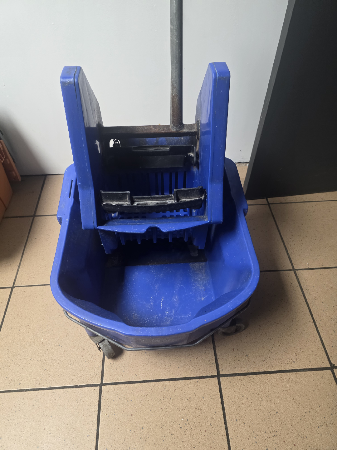 Blue Mop Bucket with Wringer - photo 3