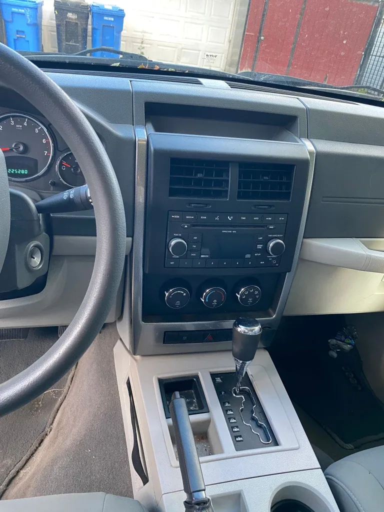 2008 jeep liverty image indicator(7)