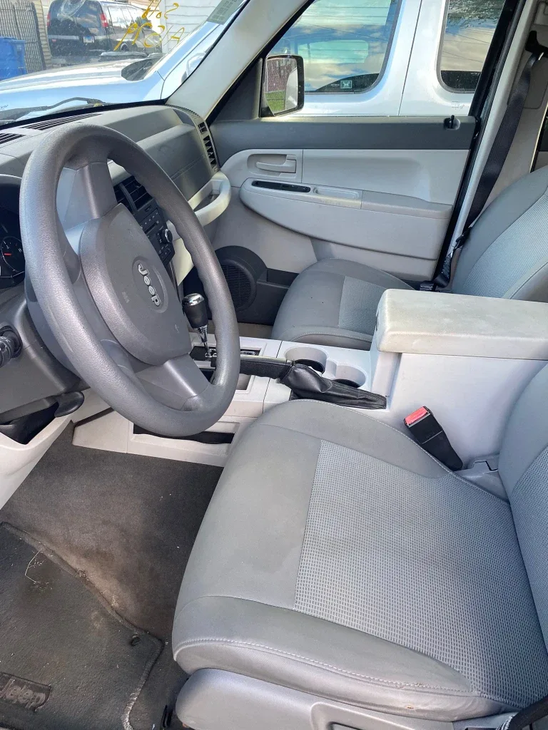 2008 jeep liverty image indicator(8)