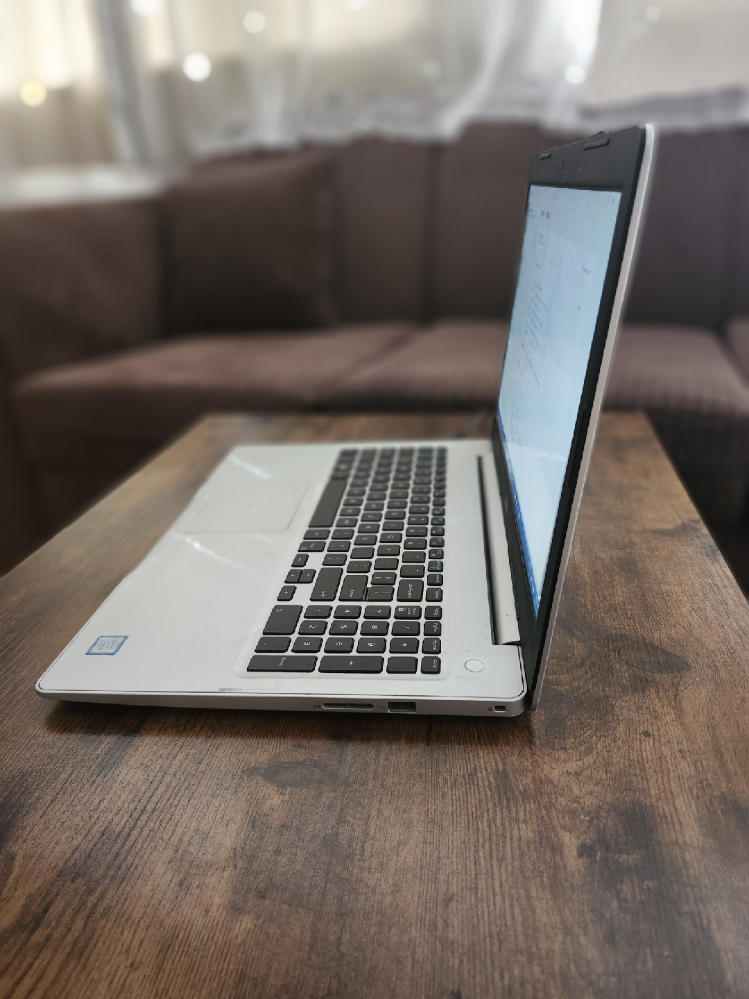Dell Inspiron 5570 (Signature Edition) laptop