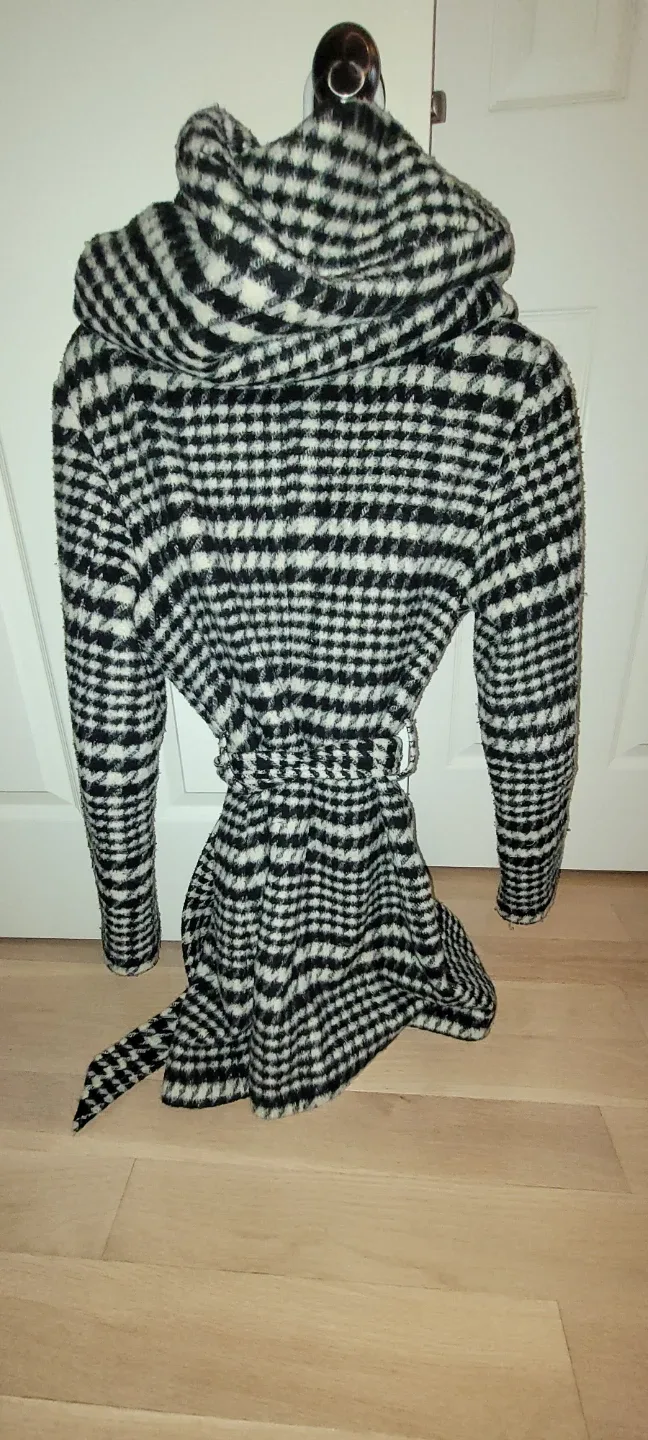Suzy Shier Houndstooth Hooded Coat - Size M/M image indicator(2)