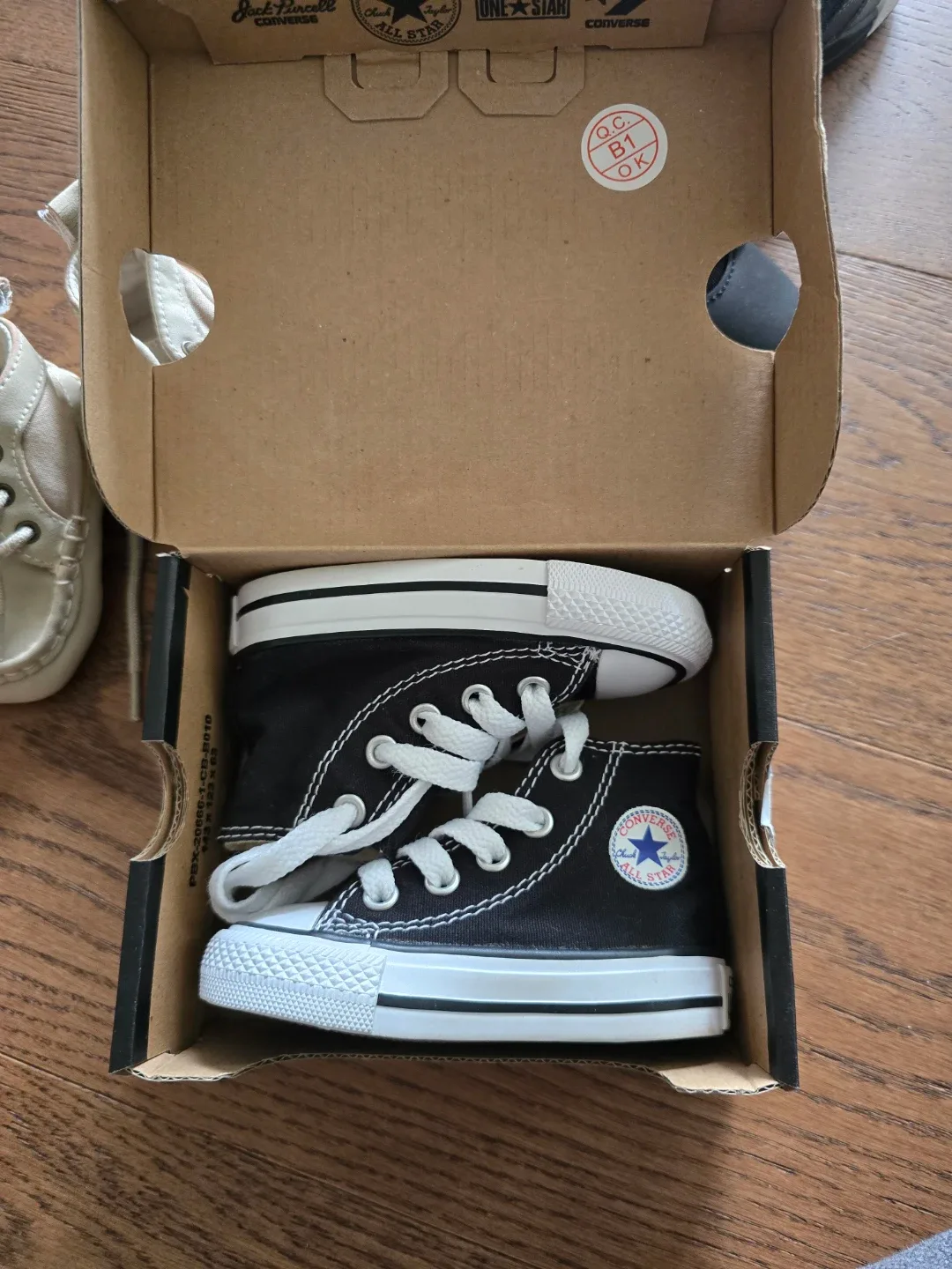 [BRAND NEW] Baby Shoes - Gap, Converse, Jordan image indicator(7)